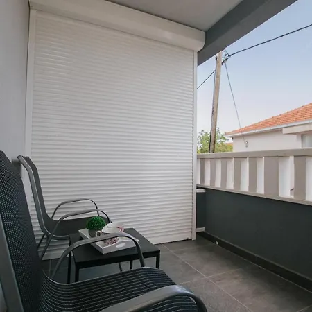 Royal Blue House 1 * Kastela
