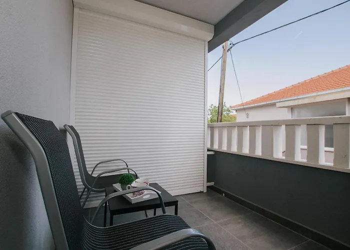 Royal Blue House 1 * Kastela
