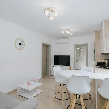 Pensjonat Royal Blue House 1 *
