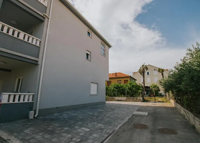 Royal Blue House 1 *