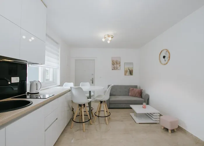 Royal Blue House 1 *